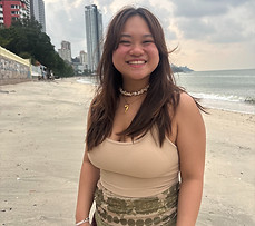 Allison Headshot (1)_edited.jpg