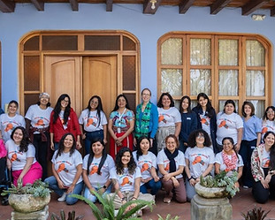 Ellas al frente 2.jpg