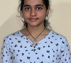 Harinee Adivarahan Headshot (2)_edited.jpg